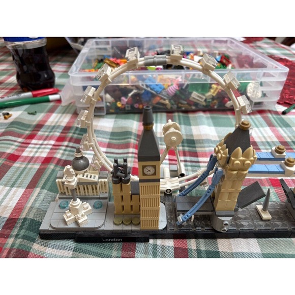 LEGO ARCHITECTURE: London (21034) - Used. IN BAG. All pieces. No Manual. No box - Picture 2 of 5